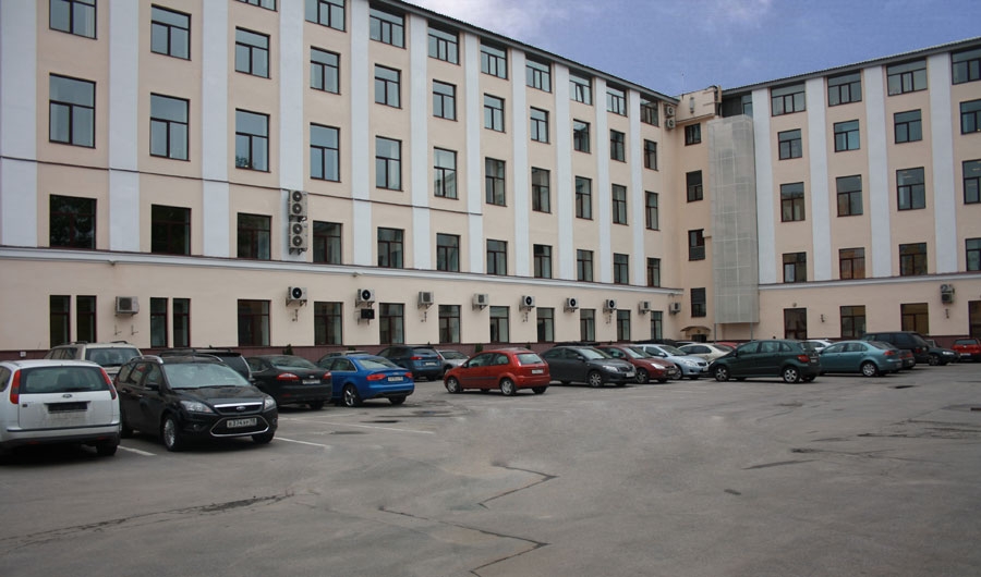 парковка бизнес-центра по адресу Чапаева ул., д. 15А